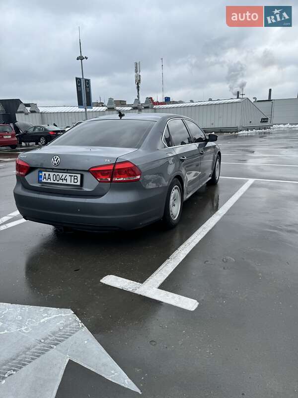 Седан Volkswagen Passat 2015 в Києві
