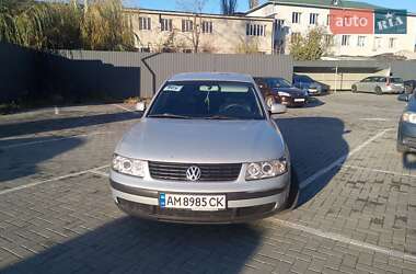 Седан Volkswagen Passat 2000 в Житомире