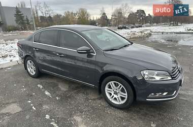 Седан Volkswagen Passat 2013 в Киеве