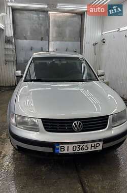 Седан Volkswagen Passat 1999 в Кременчуці