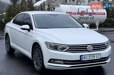 Седан Volkswagen Passat 2015 в Іршаві