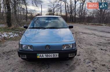 Седан Volkswagen Passat 1990 в Києві