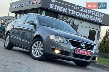 Седан Volkswagen Passat 2006 в Сарнах