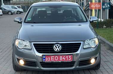 Седан Volkswagen Passat 2006 в Сарнах