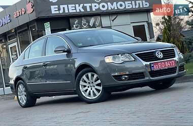 Седан Volkswagen Passat 2006 в Сарнах