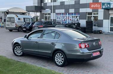 Седан Volkswagen Passat 2006 в Сарнах