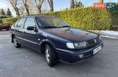 Седан Volkswagen Passat 1995 в Киеве