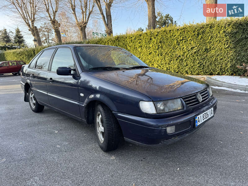 Седан Volkswagen Passat 1995 в Києві