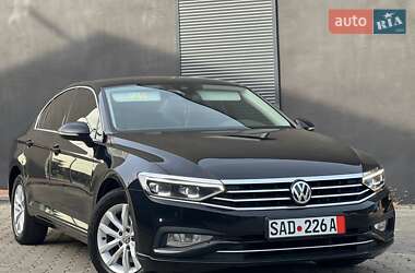 Седан Volkswagen Passat 2020 в Ужгороде