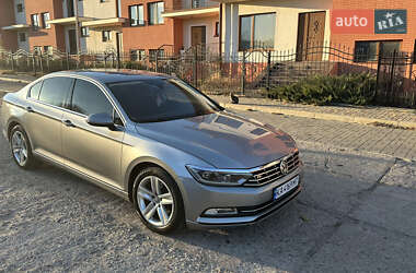 Седан Volkswagen Passat 2015 в Николаеве