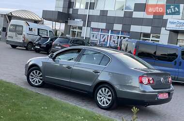 Седан Volkswagen Passat 2006 в Сарнах