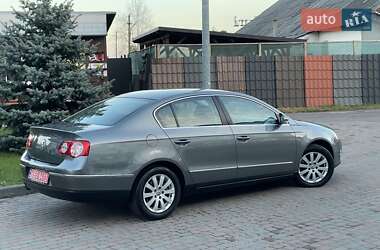 Седан Volkswagen Passat 2006 в Сарнах