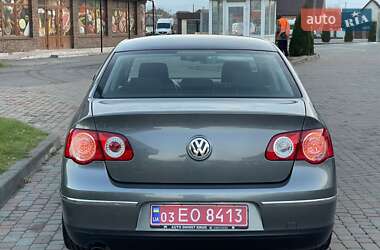 Седан Volkswagen Passat 2006 в Сарнах