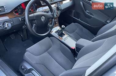 Седан Volkswagen Passat 2006 в Сарнах