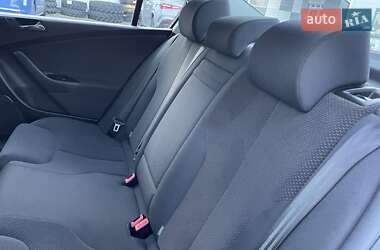 Седан Volkswagen Passat 2006 в Сарнах