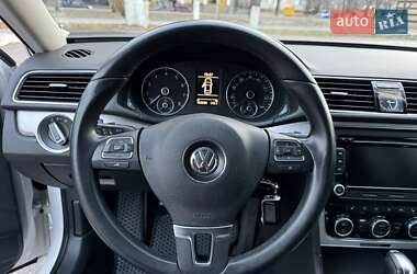 Седан Volkswagen Passat 2012 в Харькове