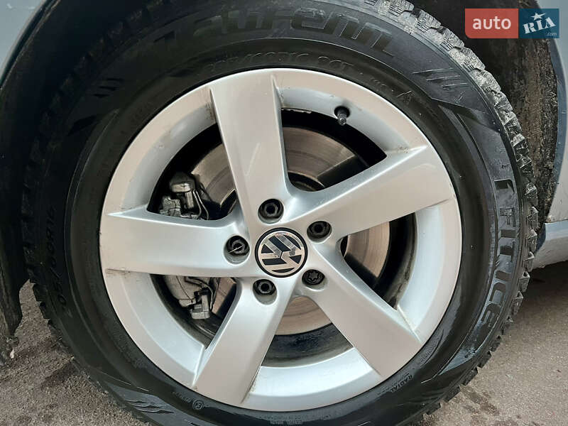 Універсал Volkswagen Passat 2011 в Конотопі