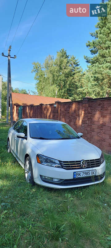 Седан Volkswagen Passat 2012 в Дубно