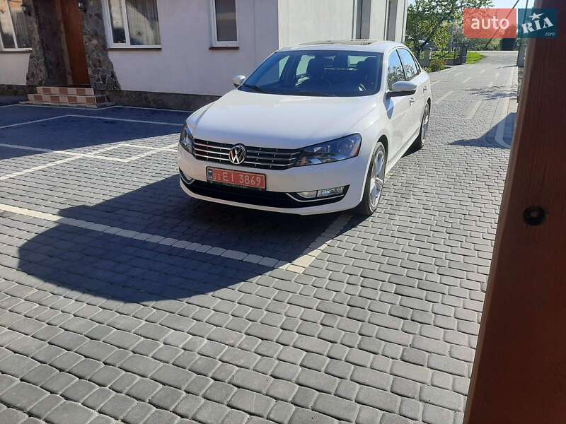 Седан Volkswagen Passat 2012 в Дубно