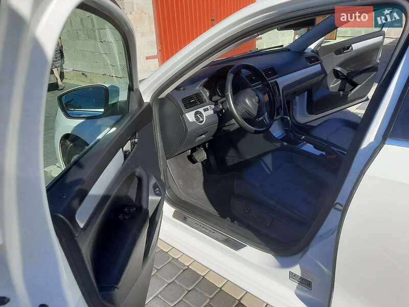 Седан Volkswagen Passat 2012 в Дубно