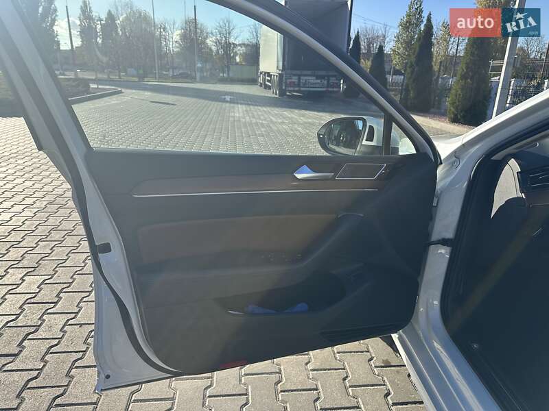 Седан Volkswagen Passat 2018 в Кременчуге