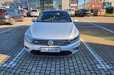 Седан Volkswagen Passat 2016 в Львове