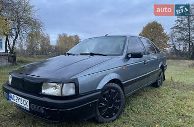 Седан Volkswagen Passat 1989 в Колках