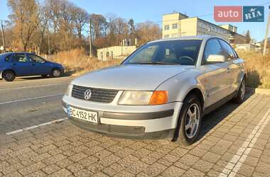 Седан Volkswagen Passat 2000 в Львове