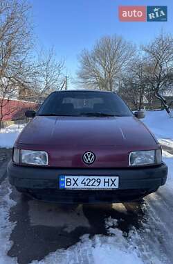 Седан Volkswagen Passat 1991 в Городке