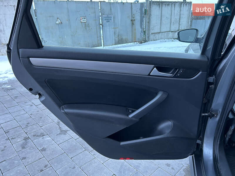 Седан Volkswagen Passat 2015 в Тернополі