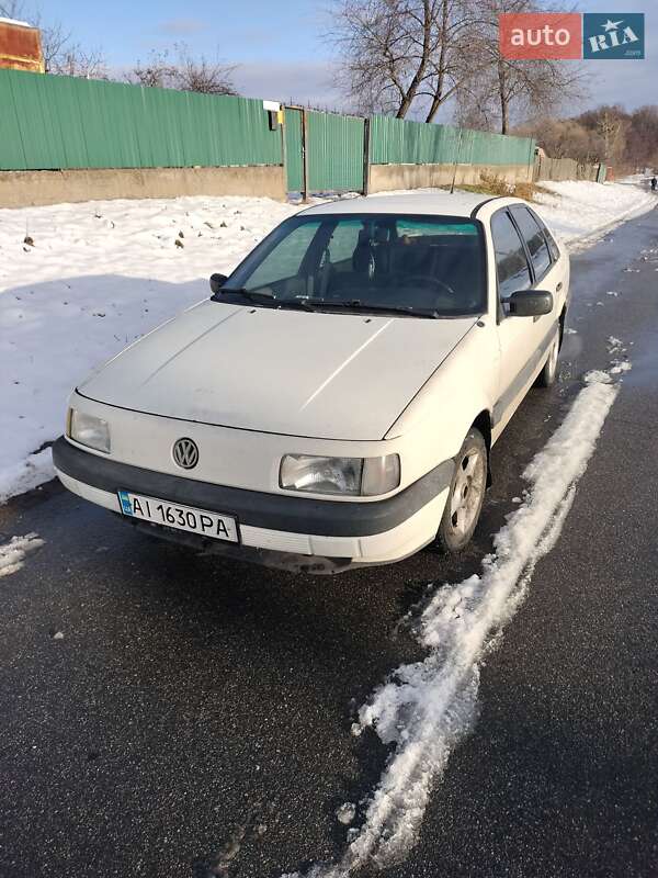 Седан Volkswagen Passat 1988 в Киеве