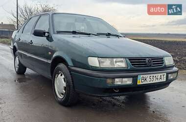 Седан Volkswagen Passat 1996 в Здолбунове