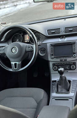 Универсал Volkswagen Passat 2011 в Житомире