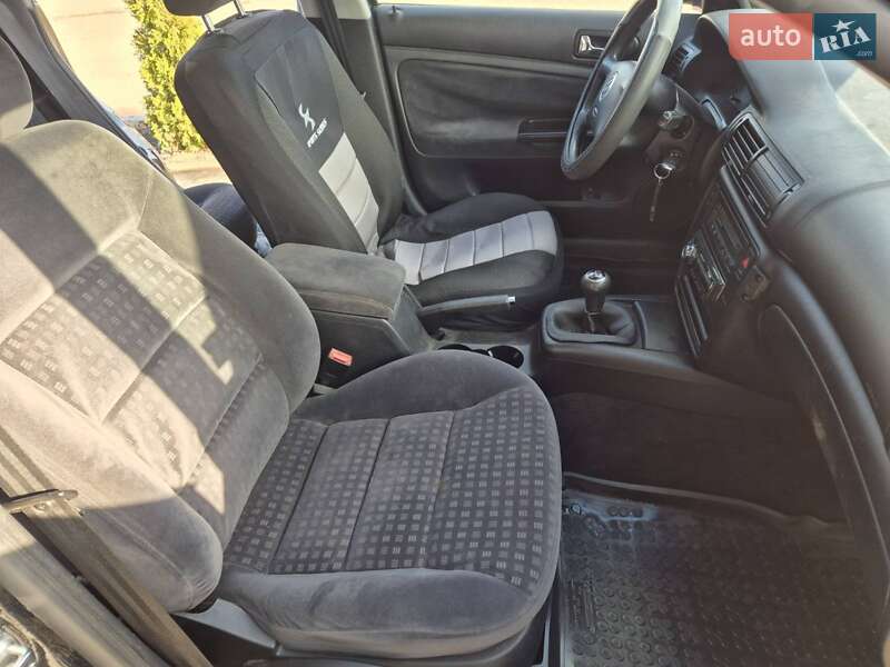 Універсал Volkswagen Passat 2002 в Старокостянтинові