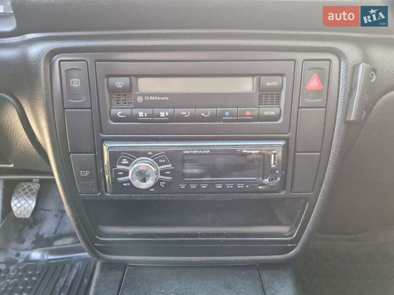 Універсал Volkswagen Passat 2002 в Старокостянтинові