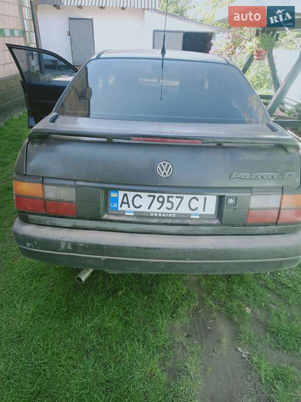 Седан Volkswagen Passat 1992 в Иваничах