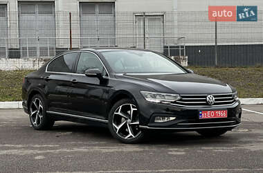 Седан Volkswagen Passat 2020 в Ровно