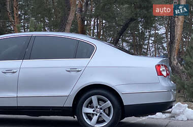 Седан Volkswagen Passat 2010 в Киеве