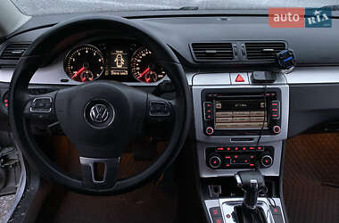 Седан Volkswagen Passat 2010 в Киеве