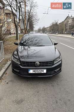 Седан Volkswagen Passat 2016 в Днепре