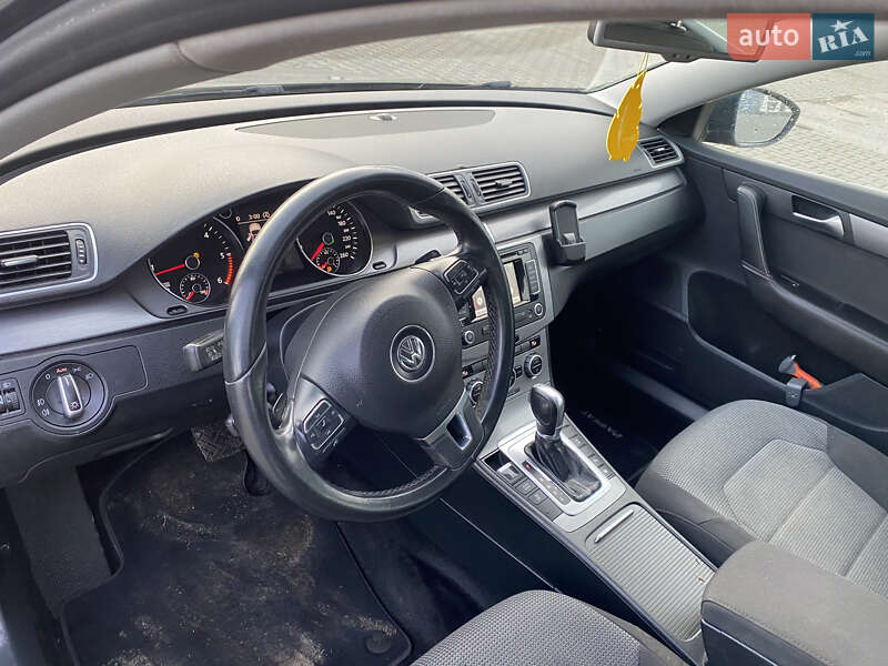 Універсал Volkswagen Passat 2014 в Івано-Франківську