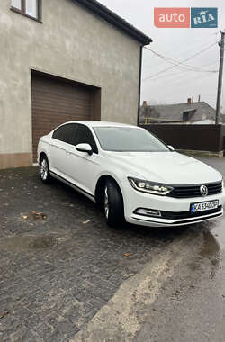 Седан Volkswagen Passat 2015 в Виннице