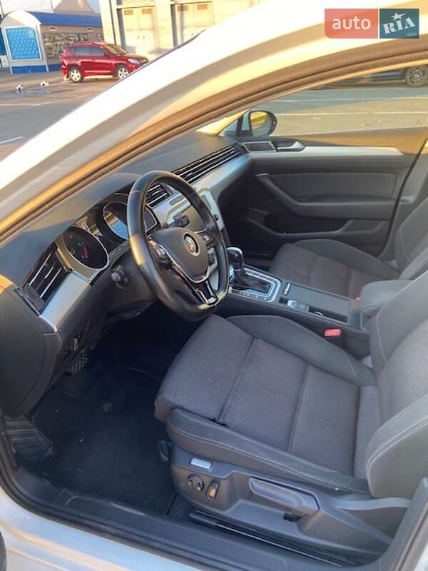 Універсал Volkswagen Passat 2016 в Києві