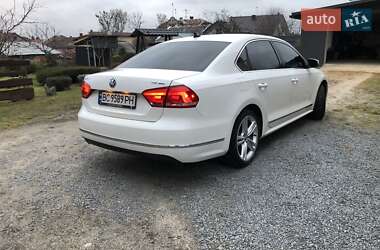 Седан Volkswagen Passat 2012 в Львове