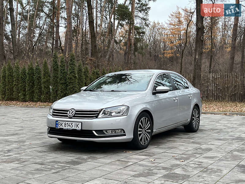 Седан Volkswagen Passat 2012 в Луцьку