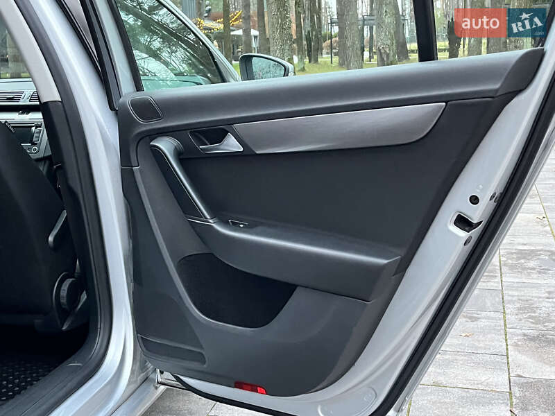 Седан Volkswagen Passat 2012 в Луцке фото 23 Седан Volkswagen Passat 2012 в Луцке