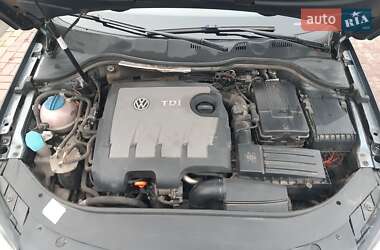 Універсал Volkswagen Passat 2012 в 