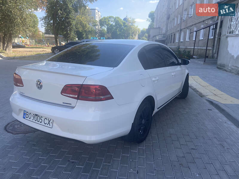 Седан Volkswagen Passat 2011 в Тернополі