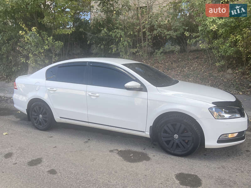 Седан Volkswagen Passat 2011 в Тернополі