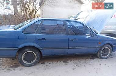 Седан Volkswagen Passat 1994 в Бродах